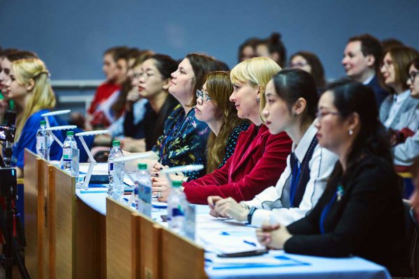 Изучая китайский язык, вместе строим светлое будущее/ 携手汉语，筑梦未来