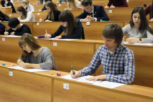 Первый в 2018 году письменный и устный экзамен по китайскому языку HSK, HSKK
