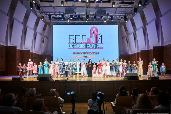 Показ коллекции летней одежды дизайнера г-жи Е Шуфан в ГКЗ им.А.Каца