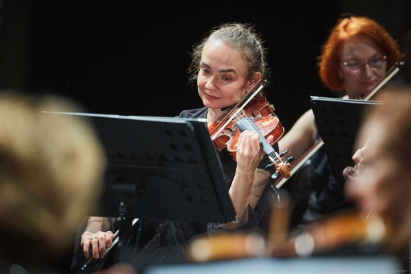 В Новосибирской филармонии прошел концерт, посвященный 70-тилетию образования КНР и установлению дипломатических отношений между КНР и РФ