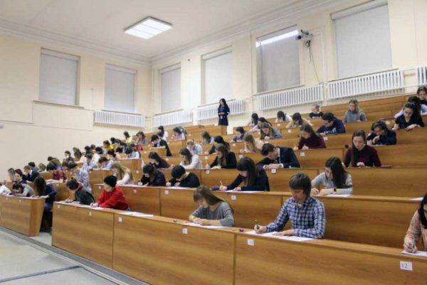 Первый в 2018 году письменный и устный экзамен по китайскому языку HSK, HSKK